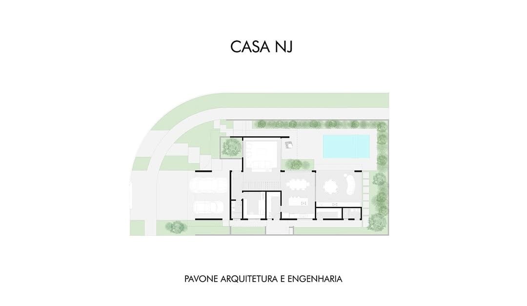 Planta de implantação e pavimento térreo da Casa NJ, com garagem para dois carros, área social integrada e piscina em lote de esquina, assinada Pavone Arquitetura e Engenharia no rodapé.